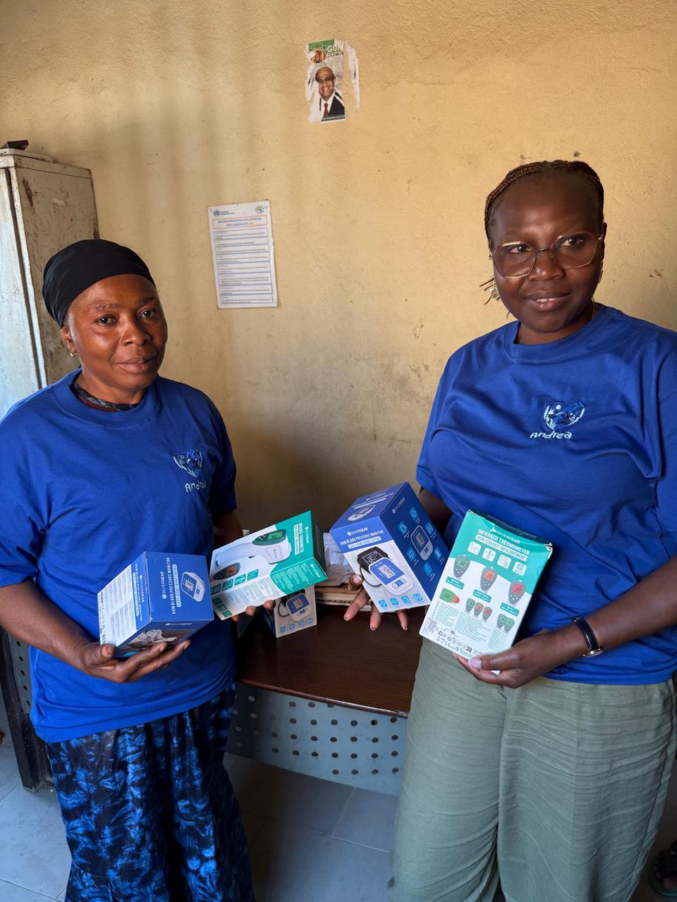 Remise de matériel médical au Poste de Santé de Kily-Fandie, Guinée